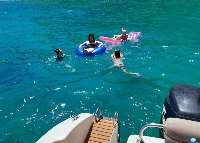 Jeronimo Zante Cruises 船屋 *