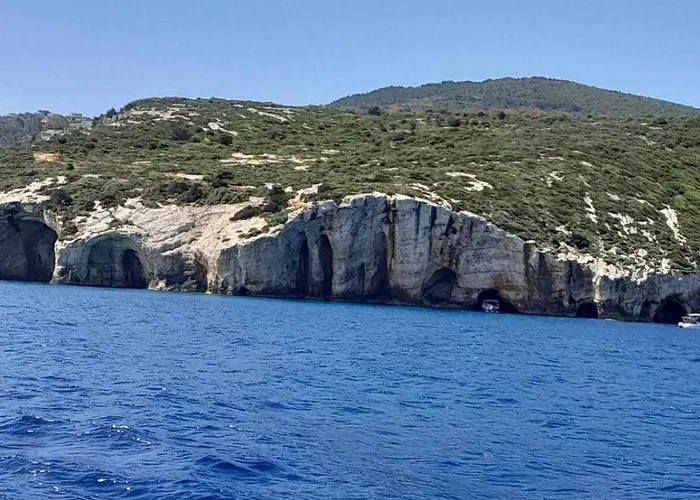 Jeronimo Zante Cruises 船屋 *